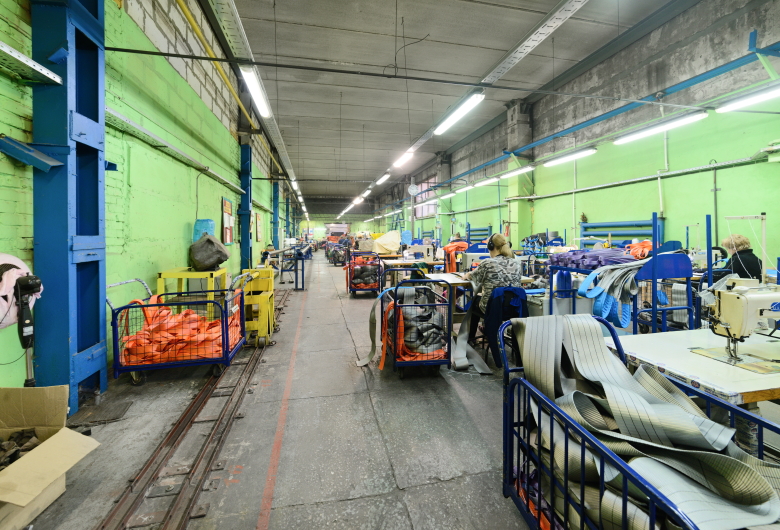 Kontraktor Lampu Highbay & Lowbay: Solusi Terbaik untuk Penerangan Gudang dan Pabrik