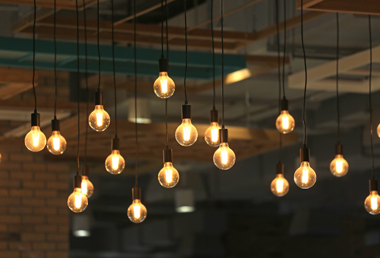 Butuh Lampu Industri Philips? Tersedia High Bay, Floodlight, dan Varian Industri Lainnya

